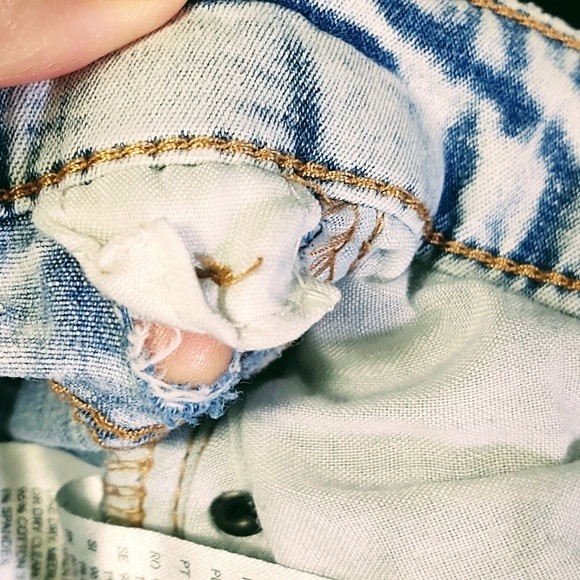 DIVIDED BY H&M DISTRESSED/RIPPED SKINNY LEG FADED DENIM BLUE JEANS LIGHT WASH 8 - Picture 12 of 12